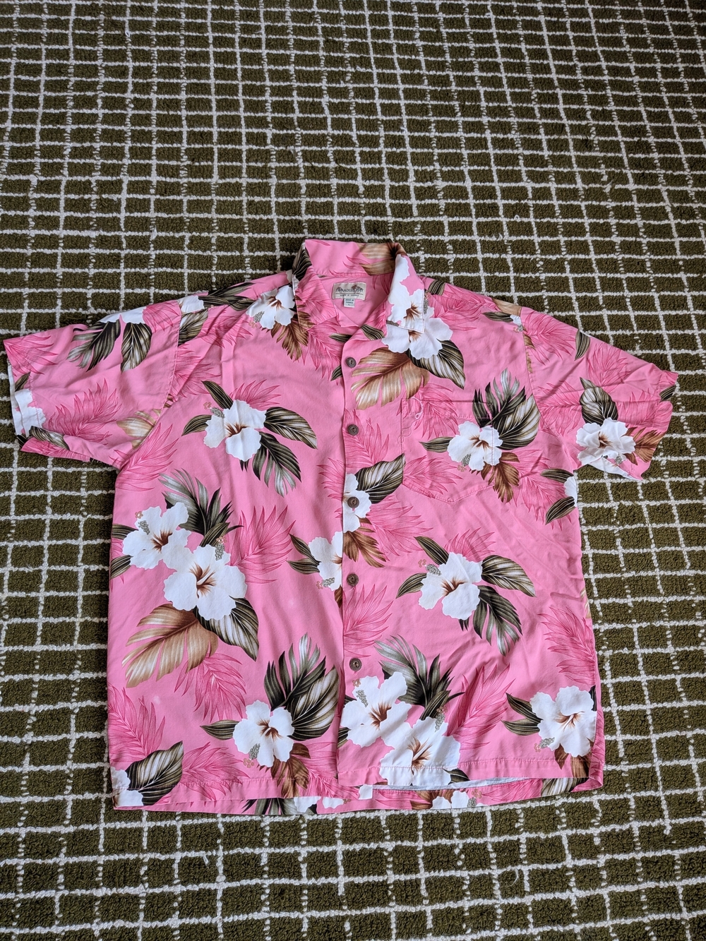 Paradise Bay Made In Hawaii Men's Pink Floral Short Sleeve Button-Up Shirt